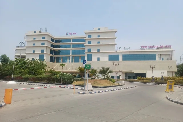 District Court Interchange Metro Station Pune, photograph 2